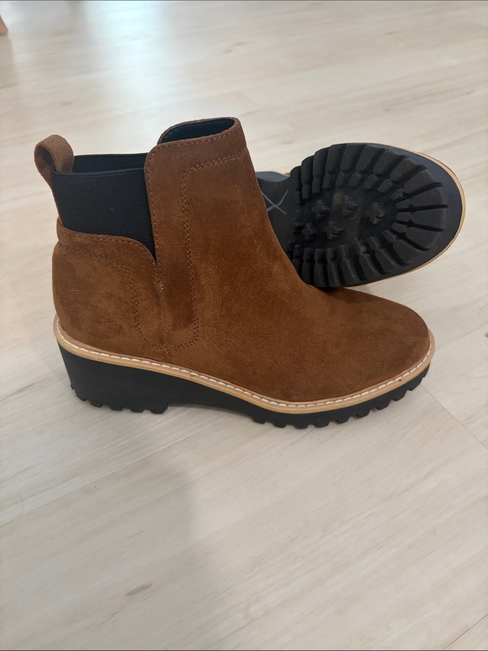 Dolce Vita Huey H2O Dark Brown Suede bootie size 8